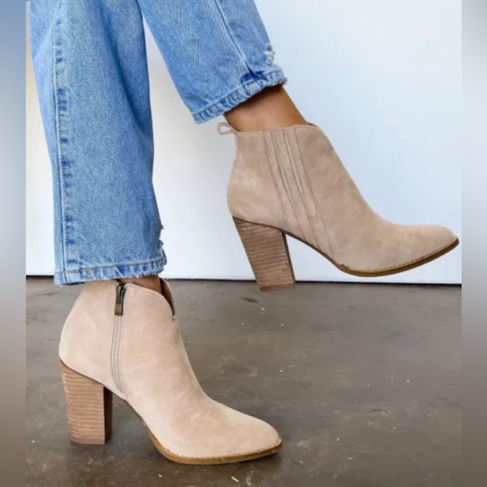 Beast Fashion Tan Suede Ankle Boots Size 9 Like NEW